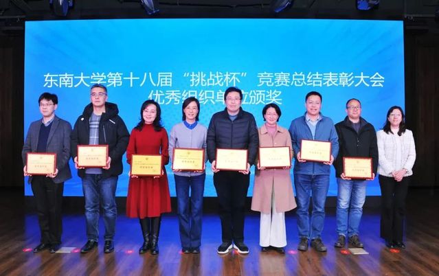 吴映红书记作为beat365中文唯一官网代表领奖